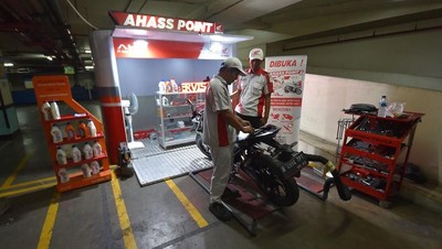 Bengkel Motor di Parkiran Park and Ride TransJakarta