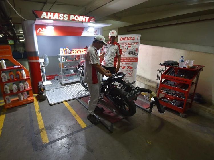 Bengkel Motor di Parkiran Park and Ride TransJakarta
