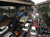 Kurangi Polusi Jakarta dengan Naik Angkutan Umum, Efektifkah?