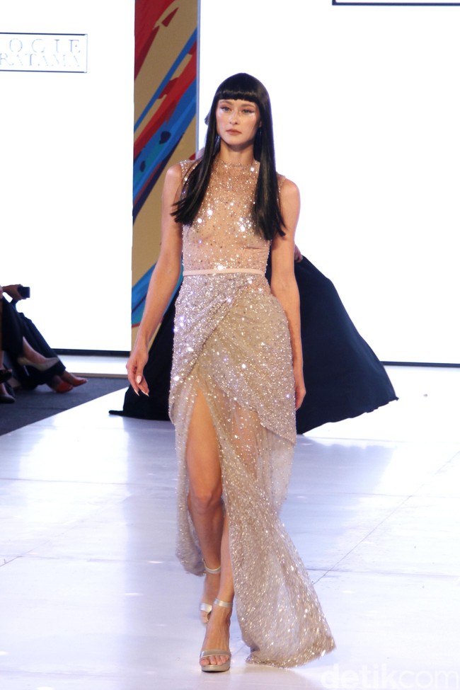 Yogie Pratama menampilkan 20 koleksi terbarunya di Fashion Nation 2019, Senayan City, Jakarta, Jumat, [15/03/2019]. Foto: mohammad Abduh/Wolipop