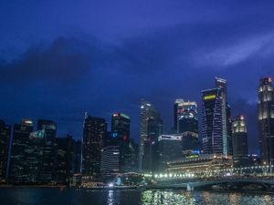 Malam di Singapura