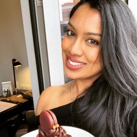 Ia mengungkap mendapat perlakuan serupa ketika sebelumnya bekerja di teknologi dan media. Dalam kehidupan pribadiku, aku pernah mendapati orang-orang menguntitku secara online. Terutama di LinkedIn, yang mana adalah sebuah pelecehan, kata Judy. Foto: Instagram @judysahay