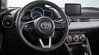 Kemudi Toyota Yaris hatchback.