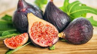 Selanjutnya ada buah tin atau fig. Sebuah hadist menyebutkan Rasulullah mendapat buah tin sebagai hadiah. Nabi bahkan mengatakan buah tin adalah buah yang diturunkan dari surga. Foto: iStock