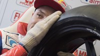 Mengutip laman Box Repsol, ban harus mempertahankan tekanan yang direkomendasikan pabrikan untuk memastikan keamanan pebalap sekaligus menawarkan performa terbaik. Semua ban harus dilengkapi dengan sensor. Robert Cianflone/Getty Images.