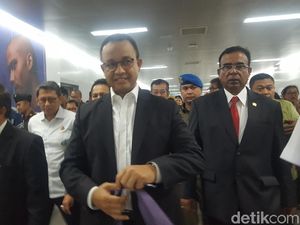 Tidak Ada Tempat Sampah di Stasiun MRT, Anies: Bagian dari Pendidikan