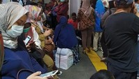 Perjalanan KRL lintas Bekasi hanya dapat dilayani sampai Stasiun Cakung untuk selanjutnya kembali menuju Jakarta Kota.