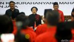 Megawati Salam Metal Usai Kukuhkan Kader Baru PDIP