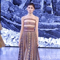 Hian Tjen mempersembahkan rancangan terbarunya pada fashion show hari pertama di Fashion Nation 2019, Senayan City, Senayan City, Jakarta, Jumat, [15/03/2019]. Foto: Mohammad Abduh/Wolipop