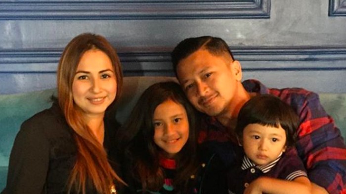 Keluarga Ferry Maryadi dan Deswita Maharani