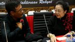 Megawati Salam Metal Usai Kukuhkan Kader Baru PDIP