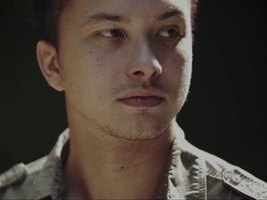 Nicholas Saputra Pamer Kaki di Tangkahan yang Nonton 265 Ribu Orang