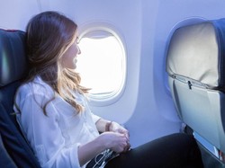 Apa Fungsi Lubang Kecil di Jendela Pesawat?