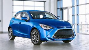 Toyota Yaris Berbodi Mazda