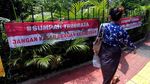 Spanduk Ancam KPU-Bawaslu Mejeng di Jakarta