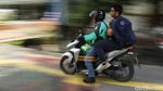 Nggak Kapok! Pemotor Terobos Trotoar Enaknya Diapain Ya?