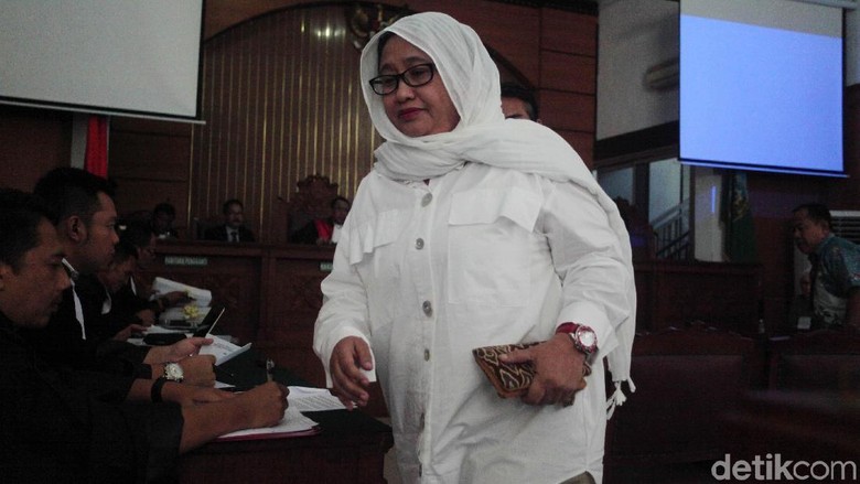Nanik Deyang Kesal Tahu Ratna Sarumpaet Berbohong Nanik Deyang Kesal Tahu Ratna Sarumpaet Berbohong