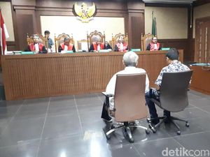 Terbukti Terima Suap, 2 Eks Anggota DPRD Sumut Divonis 4 Tahun Bui