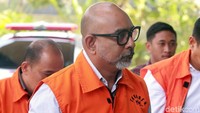 Alexander diduga menawarkan beberapa rekanan kepada Direktur Teknologi dan Produksi PT Krakatau Steel, Wisnu Kuncoro, dan disetujui dalam kebutuhan barang dan peralatan di emiten berkode saham KRAS itu. Mulanya, pengadaan tersebut bernilai masing-masing Rp24 miliar dan Rp2,4 miliar.