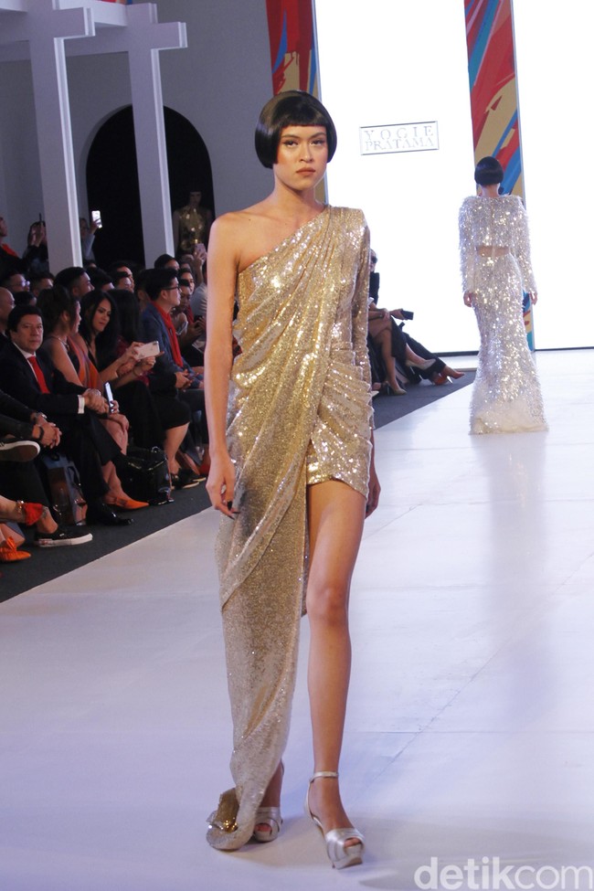 Yogie Pratama menampilkan 20 koleksi terbarunya di Fashion Nation 2019, Senayan City, Jakarta, Jumat, [15/03/2019]. Foto: mohammad Abduh/Wolipop