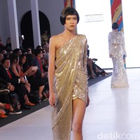 Yogie Pratama menampilkan 20 koleksi terbarunya di Fashion Nation 2019, Senayan City, Jakarta, Jumat, [15/03/2019]. Foto: mohammad Abduh/Wolipop