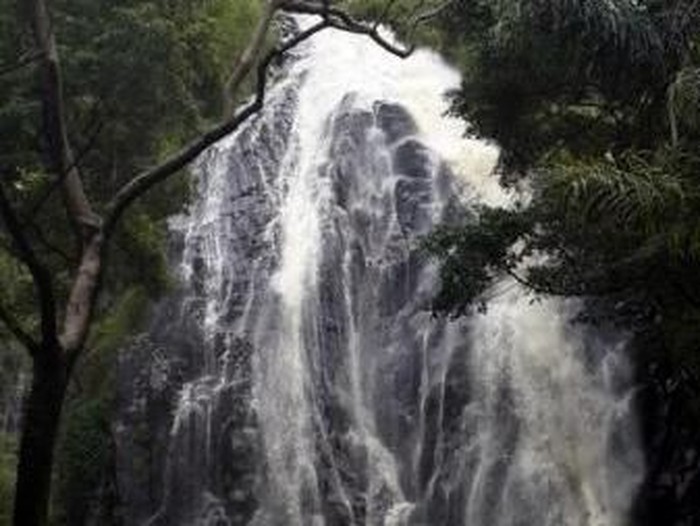 Air terjun di Pulau Samosir
