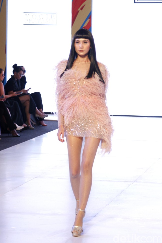 Yogie Pratama menampilkan 20 koleksi terbarunya di Fashion Nation 2019, Senayan City, Jakarta, Jumat, [15/03/2019]. Foto: mohammad Abduh/Wolipop