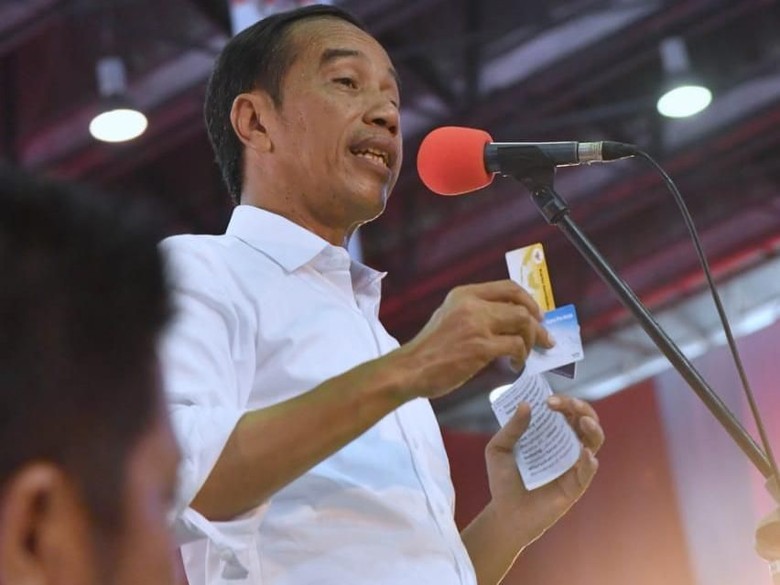 Alumni Trisakti Launching Lagu Tersenyumlah Indonesia untuk Jokowi Alumni Trisakti Launching Lagu Tersenyumlah Indonesia untuk Jokowi