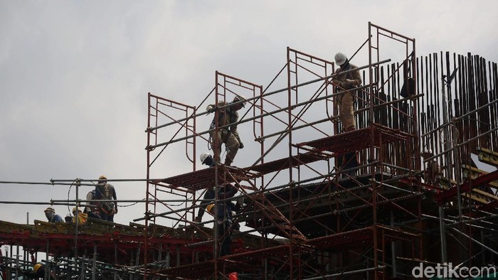 Proyek ruas tol dalam kota yang diinisiasi Pemprov DKI Jakarta terus dikerjakan. Untuk pembangunan rute Kelapa Gading-Pulogebang sendiri dibangun sepanjang 9 km.