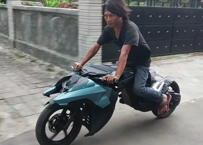 Motor Batman ala Warga Jombang