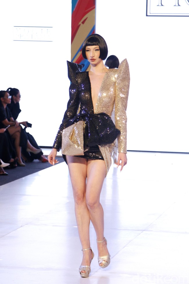 Yogie Pratama menampilkan 20 koleksi terbarunya di Fashion Nation 2019, Senayan City, Jakarta, Jumat, [15/03/2019]. Foto: mohammad Abduh/Wolipop