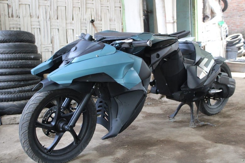 Yamaha Mio disulap jadi motor Batman di Jombang. Foto: Enggran Eko Budianto Yamaha Mio disulap jadi motor Batman di Jombang. Foto: Enggran Eko Budianto