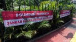 Spanduk Ancam KPU-Bawaslu Mejeng di Jakarta