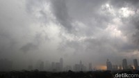 Matahari pun enggan menampakkan diri karena tertutup awan hitam.