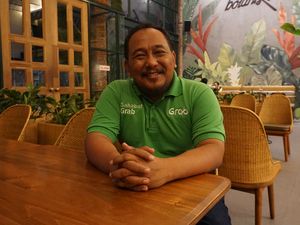 Salut! Perjuangan Driver Grab Kuliahkan Anak hingga Sarjana