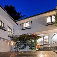 Variety mengabarkan, harganya naik US$ 2 juta sejak Jessica membeli rumah tersebut pada 2009. Meski luasnya hampir 500 meter persegi, rumah Jessica ini hanya memiliki tiga kamar tidur dan lima kamar mandi. Namun, terdapat satu rumah tambahan di dalamnya yang terdiri dari dua kamar tidur dan dua kamar mandi. Foto: dok. Alba Realty