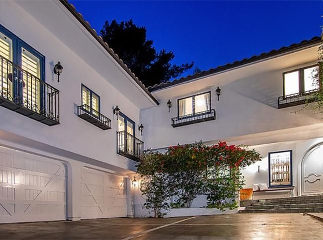 Variety mengabarkan, harganya naik US$ 2 juta sejak Jessica membeli rumah tersebut pada 2009. Meski luasnya hampir 500 meter persegi, rumah Jessica ini hanya memiliki tiga kamar tidur dan lima kamar mandi. Namun, terdapat satu rumah tambahan di dalamnya yang terdiri dari dua kamar tidur dan dua kamar mandi. Foto: dok. Alba Realty