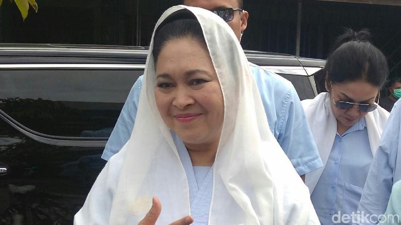 Titiek Soeharto Pertanyakan KPU Umumkan Hasil Pilpres Dini Hari Titiek Soeharto Pertanyakan KPU Umumkan Hasil Pilpres Dini Hari