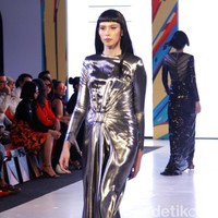 Yogie Pratama menampilkan 20 koleksi terbarunya di Fashion Nation 2019, Senayan City, Jakarta, Jumat, [15/03/2019]. Foto: mohammad Abduh/Wolipop