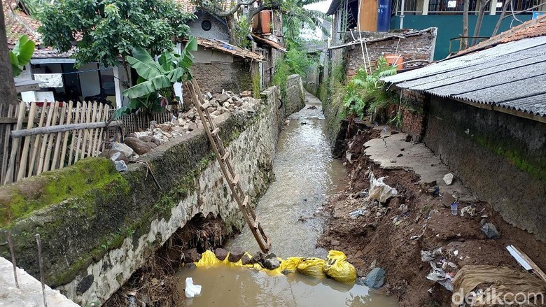 Sungai di Bandung Kritis, Begini Upaya Pemkot Antisipasi Banjir Sungai di Bandung Kritis, Begini Upaya Pemkot Antisipasi Banjir