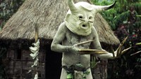 Topengnya pun dibentuk dengan rupa yang menakutkan. Hampir sama dengan wajah manusia, tapi telinganya besar, ada tanduknya dan bertaring (iStock)