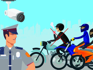 Naik Motor Sambil Merokok Mulai Ditertibkan Polisi, Ini Buktinya