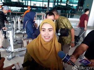 Sebelum Ditinggal Umrah, Bilqis Tak Henti Cium Ayu Ting Ting