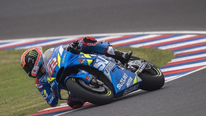 Pebalap Suzuki Ecstar Alex Rins menyayangkan gagal bersaing memperebutkan podium dengan Rossi dan Dovizioso di MotoGP Argentina. (Foto: Mirco Lazzari gp/Getty Images)