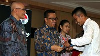 Para atlet berprestasi ini nantinya akan menjadi sebagai PNS Kemenpora dan akan menduduki jabatan sebagai pegawai golongan IIa sebanyak 214 orang, IIc sebanyak 4 orang, dan IIIa sebanyak 68 orang.