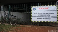 Di lokasi juga terpampang pemberitahuan perbaikan arena skatepark.