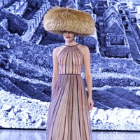 Hian Tjen mempersembahkan rancangan terbarunya pada fashion show hari pertama di Fashion Nation 2019, Senayan City, Senayan City, Jakarta, Jumat, [15/03/2019]. Foto: Mohammad Abduh/Wolipop