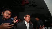 Namun KPK menduga Rommy tak bekerja sendiri dalam membantu keduanya lolos seleksi. Menurut KPK, Rommy bekerja sama dengan pihak internal Kemenag untuk membantu proses seleksi ini karena posisi Rommy ada di Komisi XI, yang tak punya kewenangan dalam proses seleksi jabatan di Kemenag.