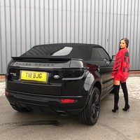 Dari mantan pelayan toko, kini dia bisa membeli rumah dan mobil mewah sendiri. Wanita yang juga berprofesi sebagai model itu pun kini jadi bintang Instagram dengan followers 164 ribu.  Foto: Instagram @brionygorton