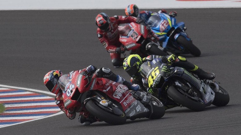Rahasia di Ban MotoGP Ban sering kali menjadi faktor penentu dalam balapan MotoGP. Salah memilih jenis ban saat balapan bisa mempengaruhi performa di lintasan.